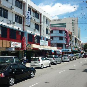 J &J Hotel